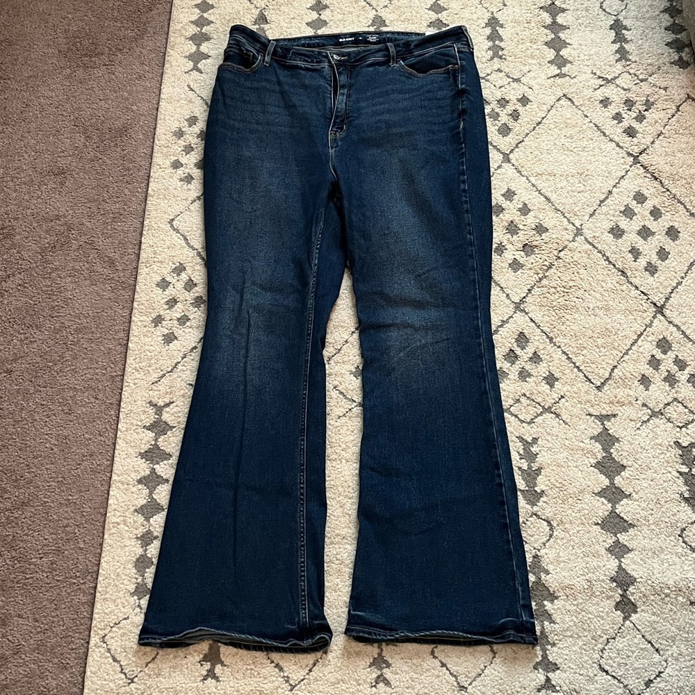 Old Navy Hi-Rise Flare Jeans 18